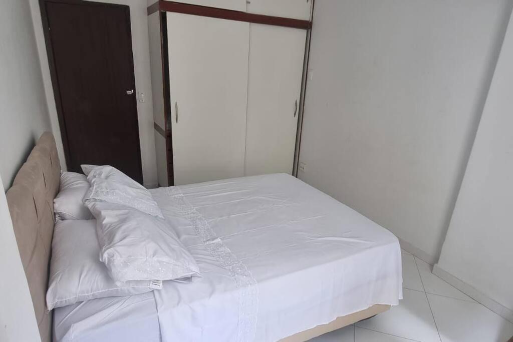 Quarto E Sala A Uma Quadra Da Praia Copacabana Posto 02 Río de Janeiro Exterior foto