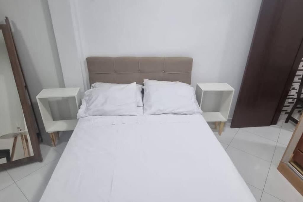 Quarto E Sala A Uma Quadra Da Praia Copacabana Posto 02 Río de Janeiro Exterior foto