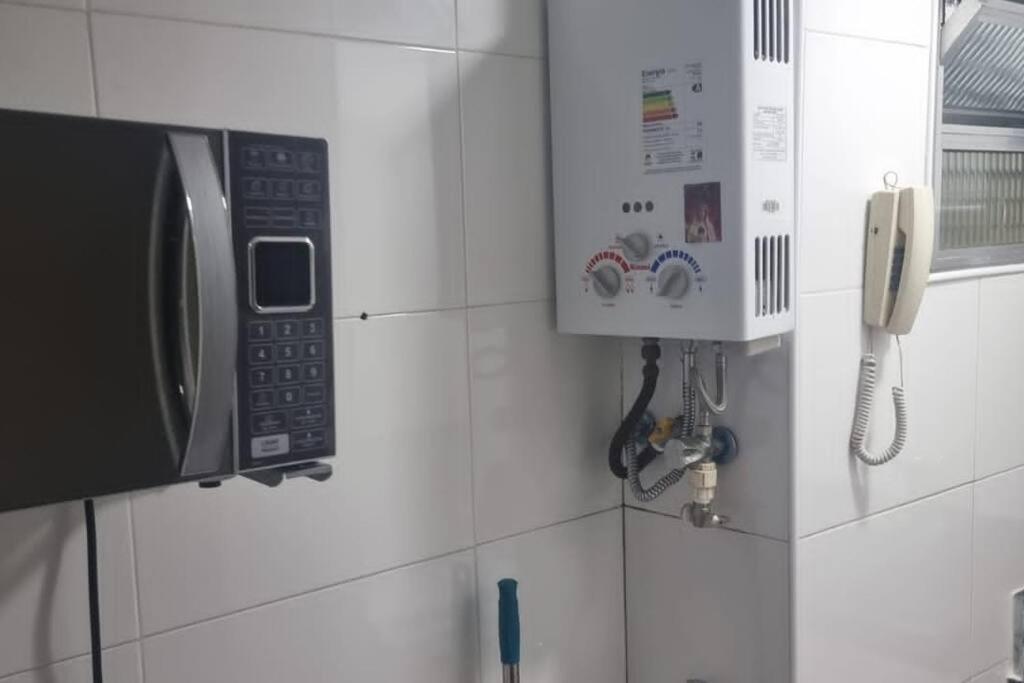 Quarto E Sala A Uma Quadra Da Praia Copacabana Posto 02 Río de Janeiro Exterior foto